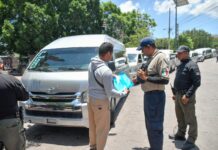 Implementan operativo de revisión a transporte turístico en la capital