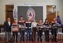 Reconoce Samantha Smith labor de Protección Civil y entrega nuevos uniformes a su personal