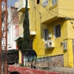 MOTOCICLISTAS AGREDEN CON ARMA DE FUEGO A UNA CAMIONETA Y UN LOCAL EN CERRO DEL CUARTO; NO HAY LESIONADOS.