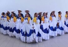 El pasacalles reúne expresiones dancísticas de 15 municipios para celebrar la riqueza cultural y las tradiciones de Guanajuato, en el FIC 2026