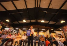 LOCATARIOS DEL MERCADO DE ARTESANÍAS DE LA EX EXTACIÓN TRABAJAN SIN CONCESIONES.